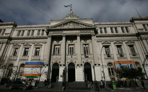 Un estudiante murió cuando esperaba para rendir un examen presencial