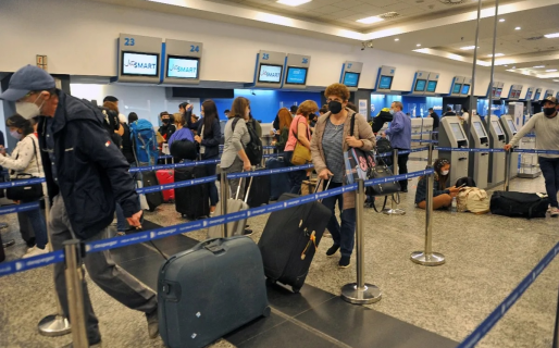 Aerolíneas Argentinas y otras empresas suspenden varios vuelos por un paro nacional de estatales
