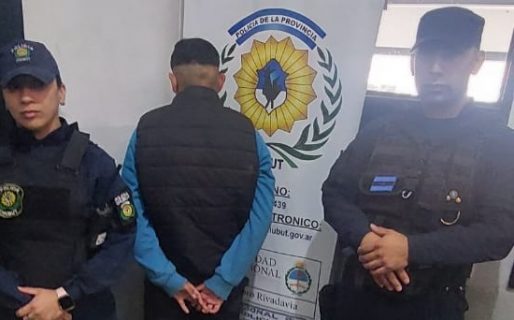 Quiso robar celulares con un arma blanca y fue detenido