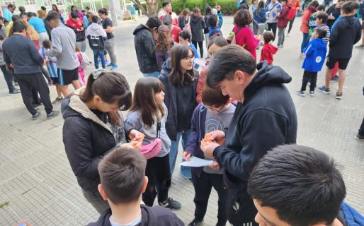 Locura en Comodoro por las figuritas del Mundial