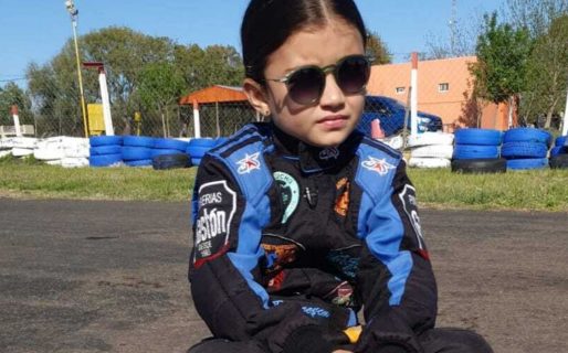 Francesca, con 8 años, vive a máxima velocidad: su papá le regaló un karting que le cambió la vida