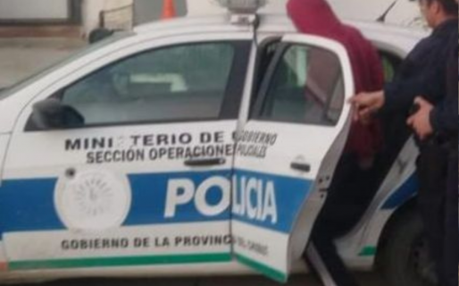Detuvieron a un joven que intentó robar elementos de un vehículo