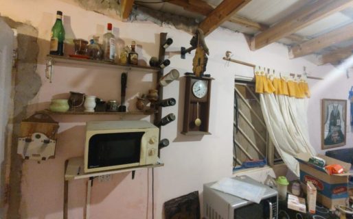 Entregó a la policía una granada que tenía como adorno