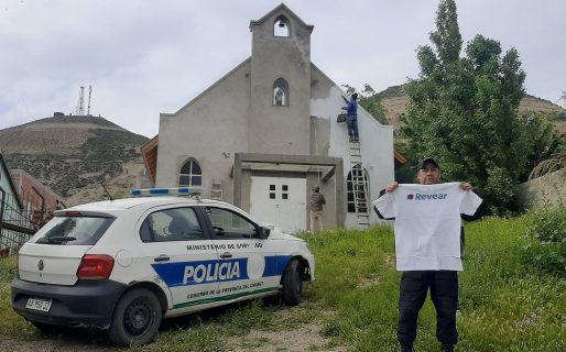 Policías pintaron la Capilla de barrio Manantial Rosales