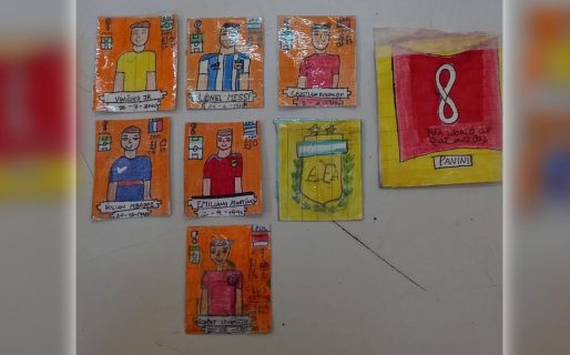 Viven en un pueblo donde no llegan las figuritas del Mundial y decidieron dibujarlas en el aula
