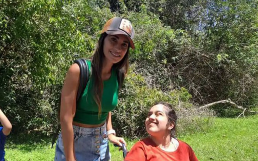 Un profesor llevó a sus alumnos a las Cataratas y se encontró con Antonela Roccuzzo: “Era una turista más”