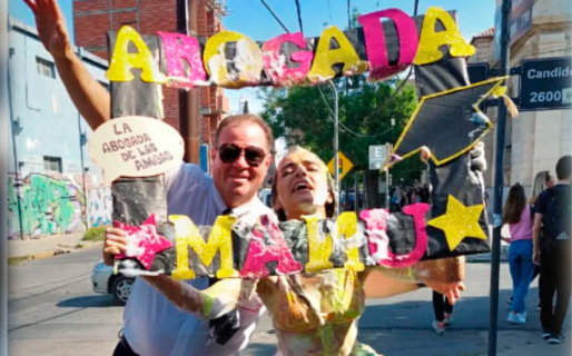 Se recibió de abogada y festejó con el chofer de colectivo que la llevó toda la carrera