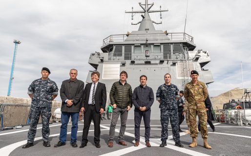 Luque recorrió el ARA Contraalmirante Cordero y destacó su tecnología de última generación