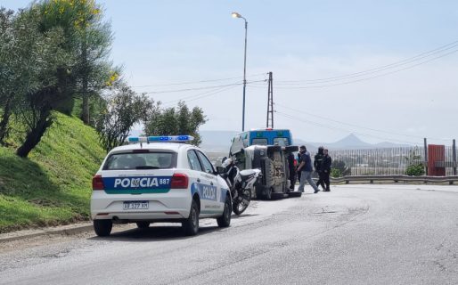 Un automóvil volcó en la curva del Chalet Huergo