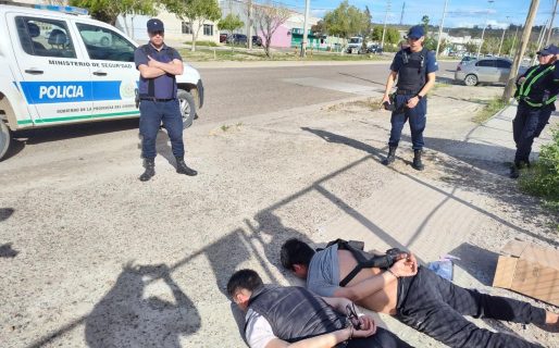 Robaron una farmacia y tras una persecución fueron detenidos