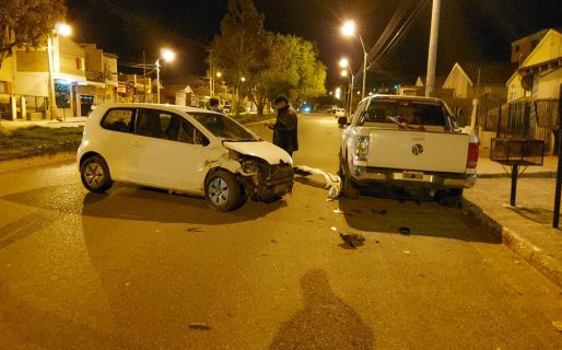 Circulaba en un auto, chocó y le descubrieron un pedido de captura