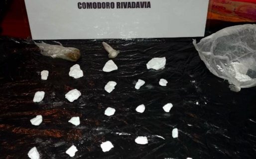 Allanaron dos domicilios que vendían drogas con la modalidad de “kiosco”
