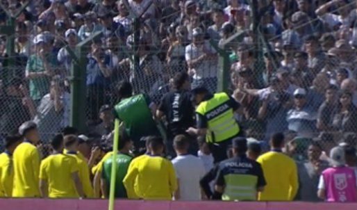 Incidentes en la tribuna de Sarmiento previo al partido ante Boca