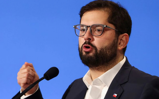 Un “extraño” sonido interrumpió el discurso de Gabriel Boric y su reacción se volvió viral: “No fui yo”