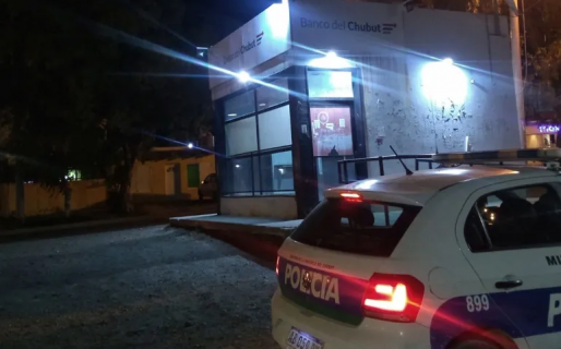 Delincuentes vandalizaron un cajero automático de Km 8