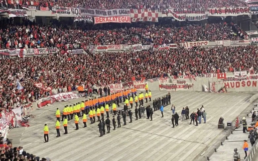 En medio de la despedida de Gallardo, se produjo un derrumbe en el Monumental