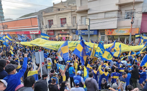 Una multitud de hinchas de Boca celebró en el centro de Comodoro
