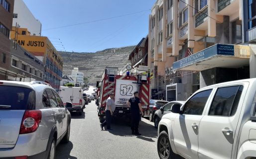 Bomberos acudieron a un principio de incendio en un edificio de pleno centro