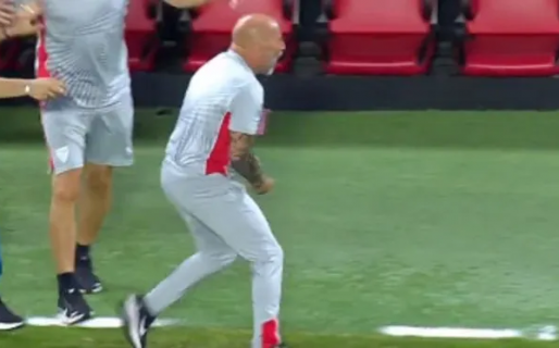 Sampaoli y un nuevo papelón: le festejó en la cara un gol al entrenador rival y finalmente fue anulado