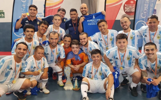 Los mejores acá y allá: La Selección Argentina de Talla Baja, campeona de la Eurocopa
