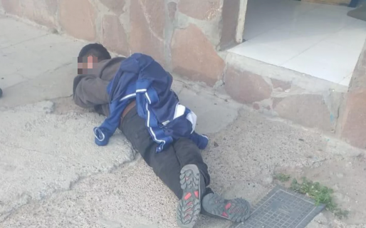 Llegó a su casa y se encontró con el ladrón acostado en su cama