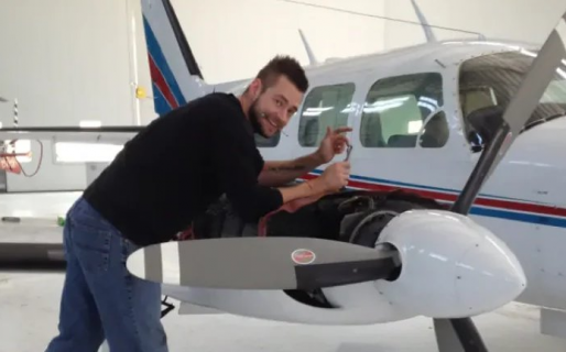 El joven millonario y playboy que se convirtió en asesino serial después de matar a su padre