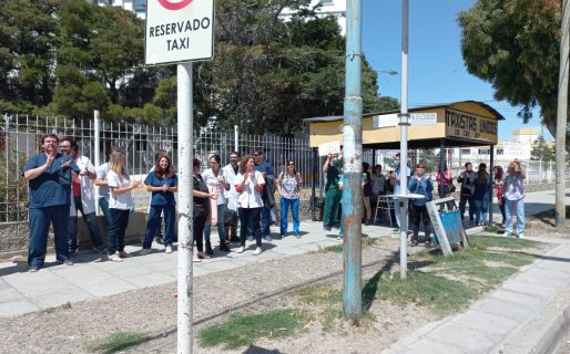 Médicos continúan reclamando una recomposición salarial