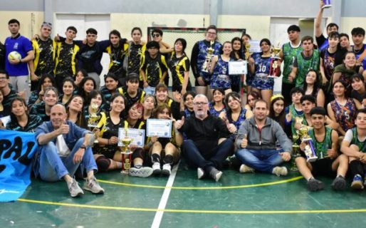 La Liga Municipal de Vóley premió a sus campeones