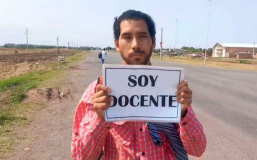 Viaja a dedo para dar clases: “Paso más tiempo en la ruta que en el aula”