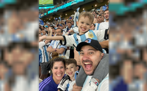 Brancatelli subió una foto con su familia alentando a la Selección y en las redes no lo perdonaron