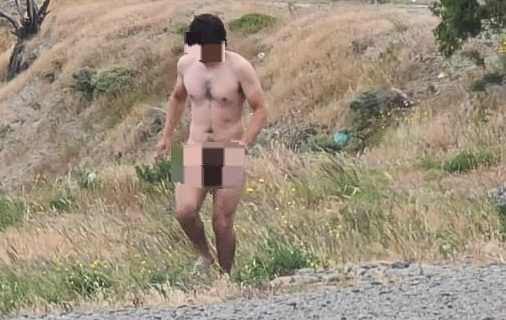 El hombre que salió a correr desnudo habría intentado quitarse la vida