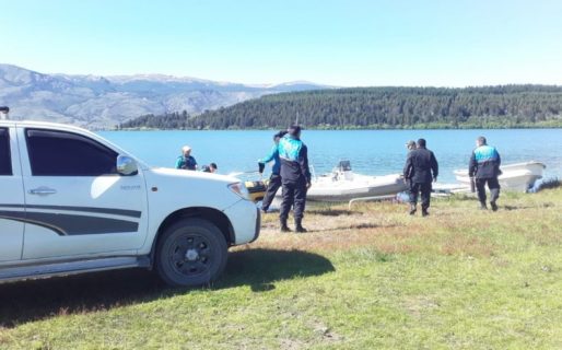 Buscan a hombre que se cayó de una moto de agua en el Lago Rosario