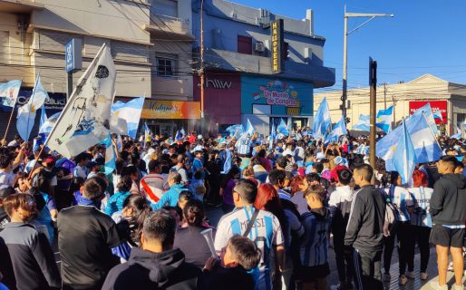 Centro celeste y blanco: la gente colmó la calle San Martín en un nuevo triunfo de Argentina