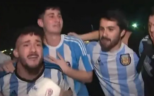 El nuevo cántico de los hinchas en Qatar: una mezcla de racismo y homofobia a los franceses