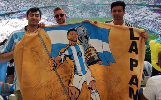 Con el arte como bandera: La obra hecha por un comodorense que es sensación en Qatar