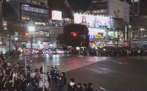 Japón festejó el histórico triunfo frente a Alemania, ¡respetando los semáforos de la calle!