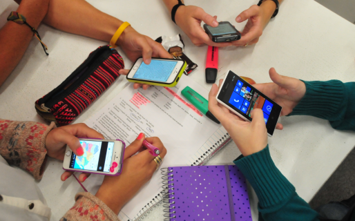 Una provincia argentina prohibió el uso de celulares y dispositivos electrónicos en las escuelas