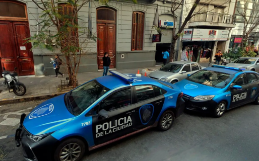 Una mujer trans denunció que la alojaron en una celda para hombres y abusaron de ella