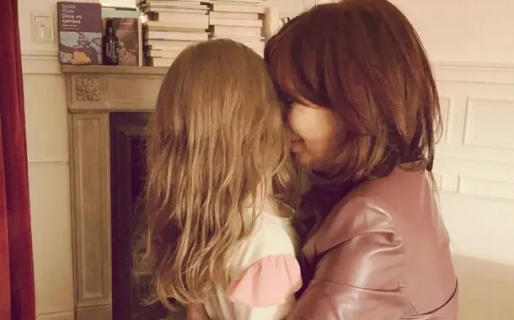 Cristina y su nieta protagonizaron una muy tierna foto en las redes sociales