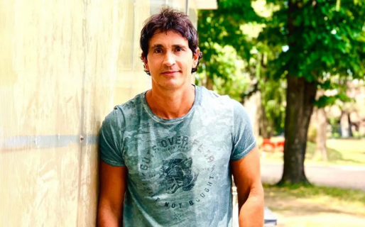 Sebastián Estevanez, el galán de “Dulce Amor” que se retiró de la actuación para dedicarse a la construcción