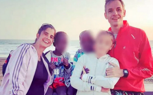 Encontraron al matrimonio argentino que abandonó en una comisaría a los mellizos africanos que habían adoptado