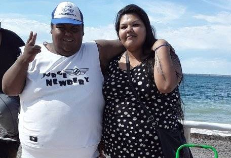 Es hermana del ‘Pin’ y trabaja vendiendo helados para darle de comer a su familia