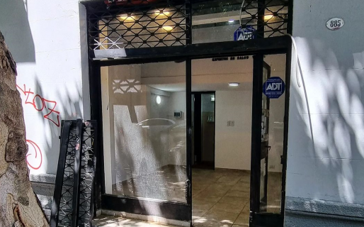 Una panadería decidió cerrar su local por los ataques homofóbicos a una empleada trans