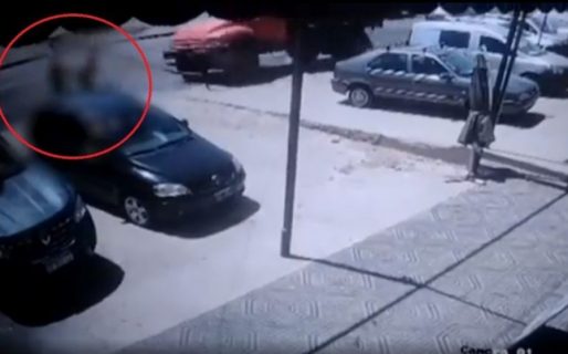 Manejaba alcoholizado, chocó contra un poste de luz y mató a una nena de dos años