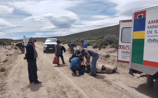 Un comodorense llevaba donaciones a Gastre, despistó con su moto y sufrió una fractura de cráneo
