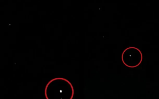 Captaron a tres ovnis dando vueltas en el cielo