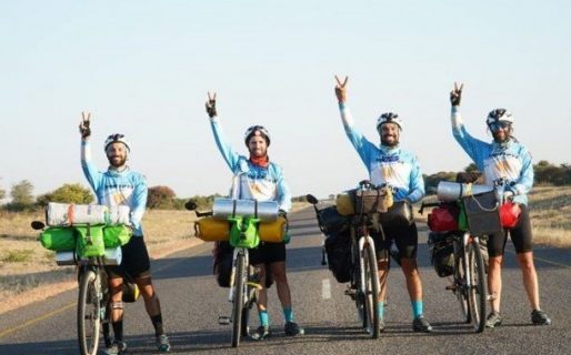 Llegaron a Qatar los argentinos que recorrieron más de 10.000 kilómetros en bicicleta