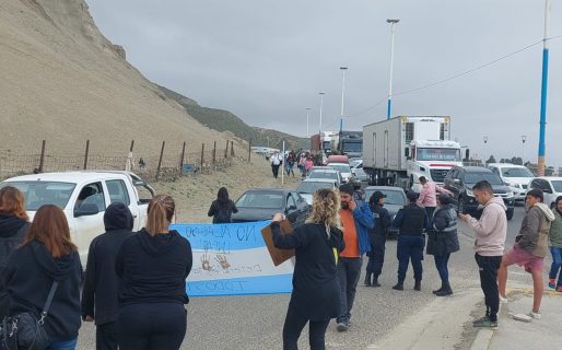 Corte total de tránsito en el acceso al centro de la ciudad por el reclamo de los padres del Jardín N° 406