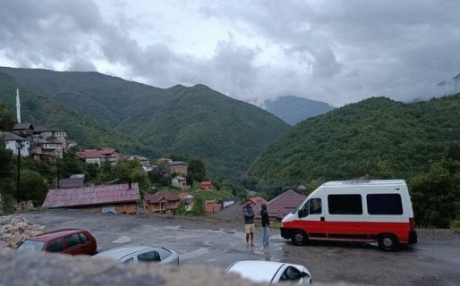 Cuatro argentinos están varados en la frontera de Qatar y piden ayuda: “Hicimos 16.000 km y no vamos a parar”