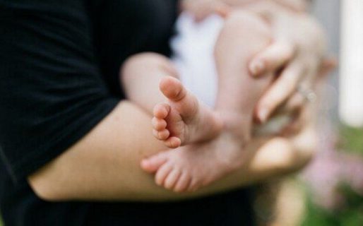 Piden juzgar a un hombre por intentar vender a su hija de 2 meses